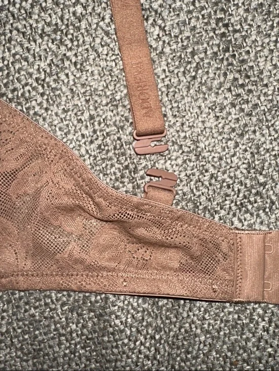 2 Adore Me and 1 Victoria’s Secret 34D bras - Picture 7 of 10